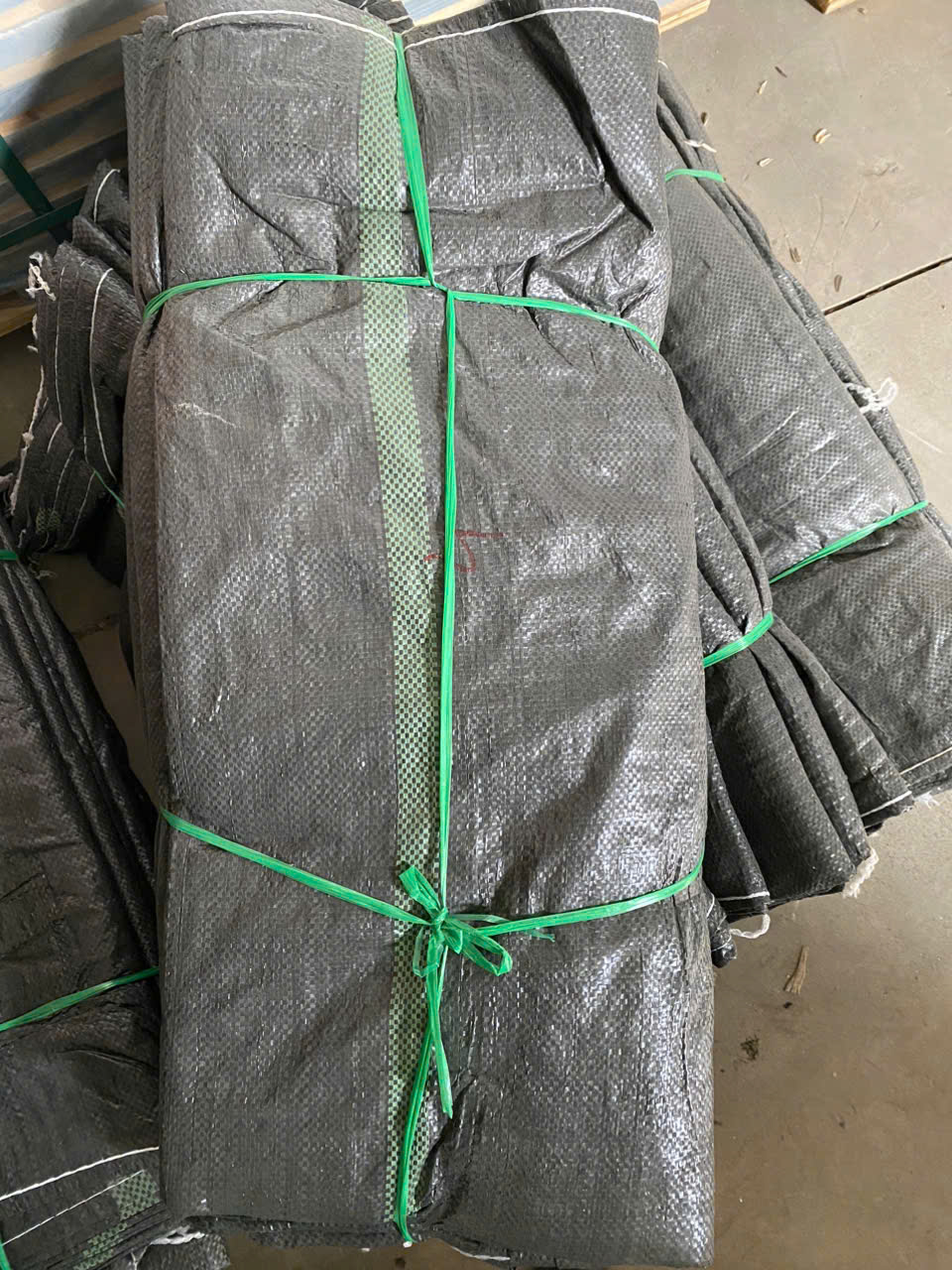 Bao tải đen viền miệng